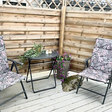 Lilla Huset Bed & Breakfast - Countryside Guesthouse, Free Parking Orebro Bagian luar foto