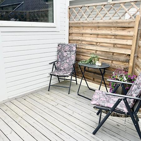 Lilla Huset Bed & Breakfast - Countryside Guesthouse, Free Parking Orebro Bagian luar foto