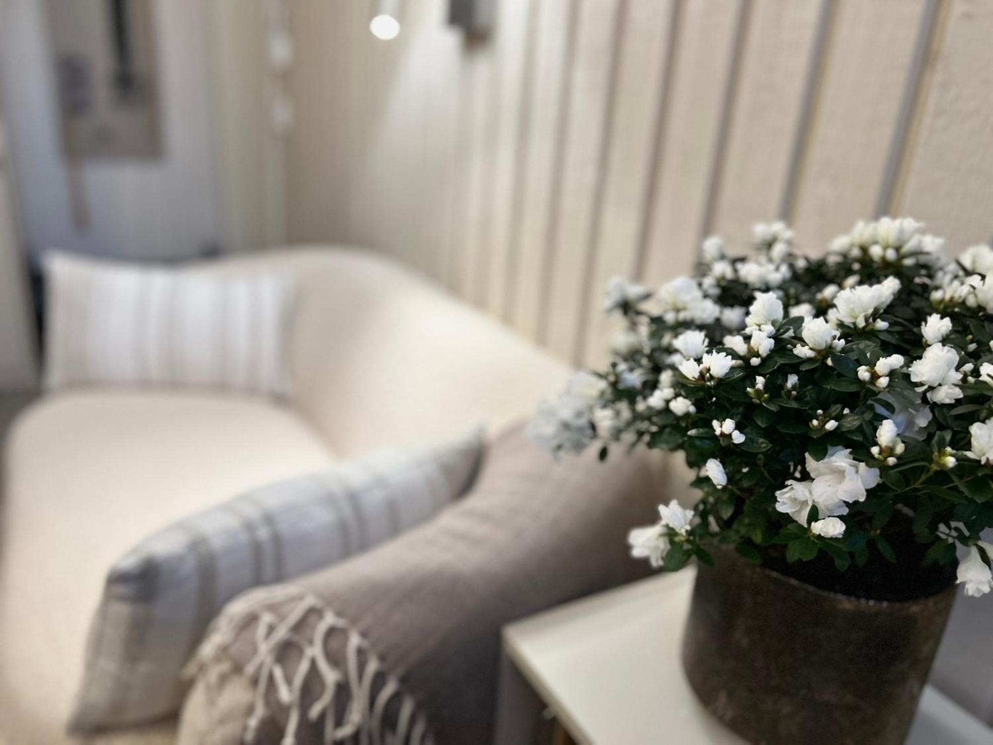 Lilla Huset Bed & Breakfast - Countryside Guesthouse, Free Parking Orebro Bagian luar foto
